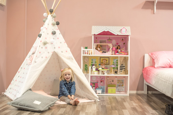 Lois is 3 jaar en 96 cm lang.