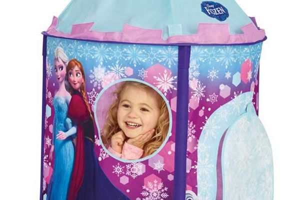 Voorzien van deur en raam.