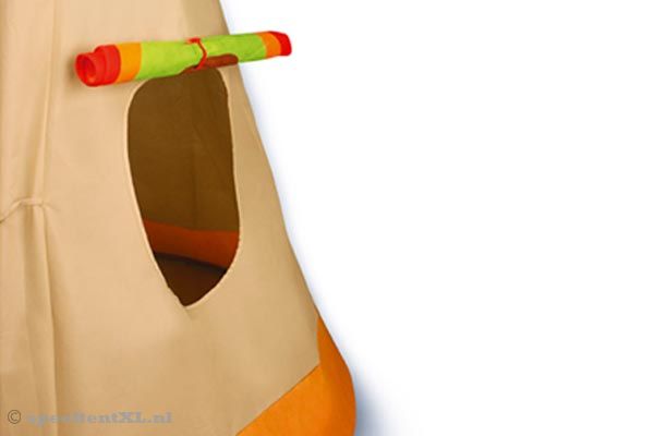 Met twee ramen en een deur.